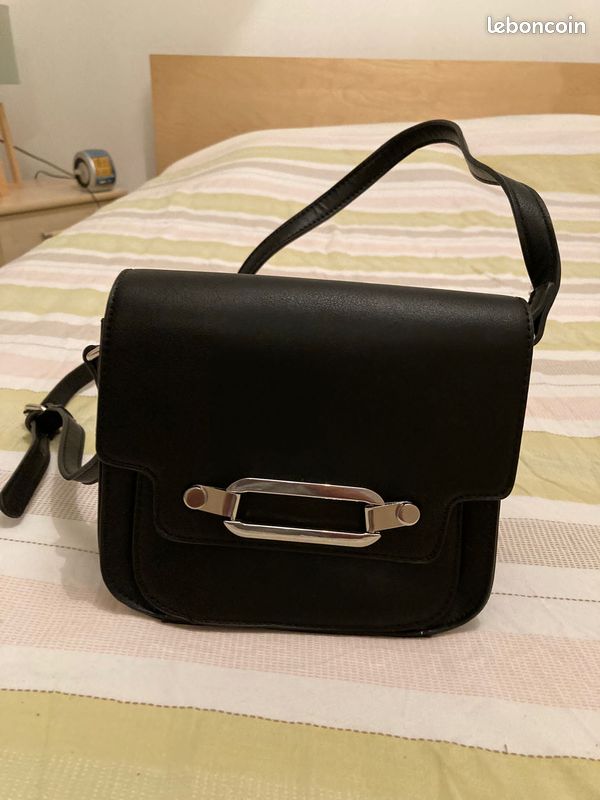 Petit sac à main noir avc boucle argentée Minelli Accessoires