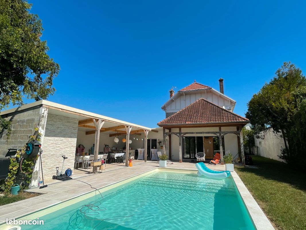 Maison 7 pièces 215 m² · à Sainte-Savine · 215 m² · 570 000 €