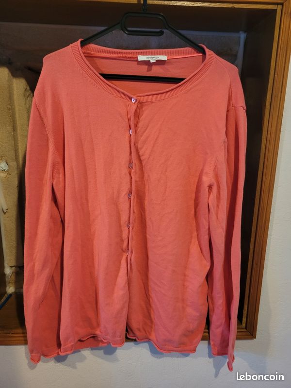 Promo Gilet Corail chez La Halle