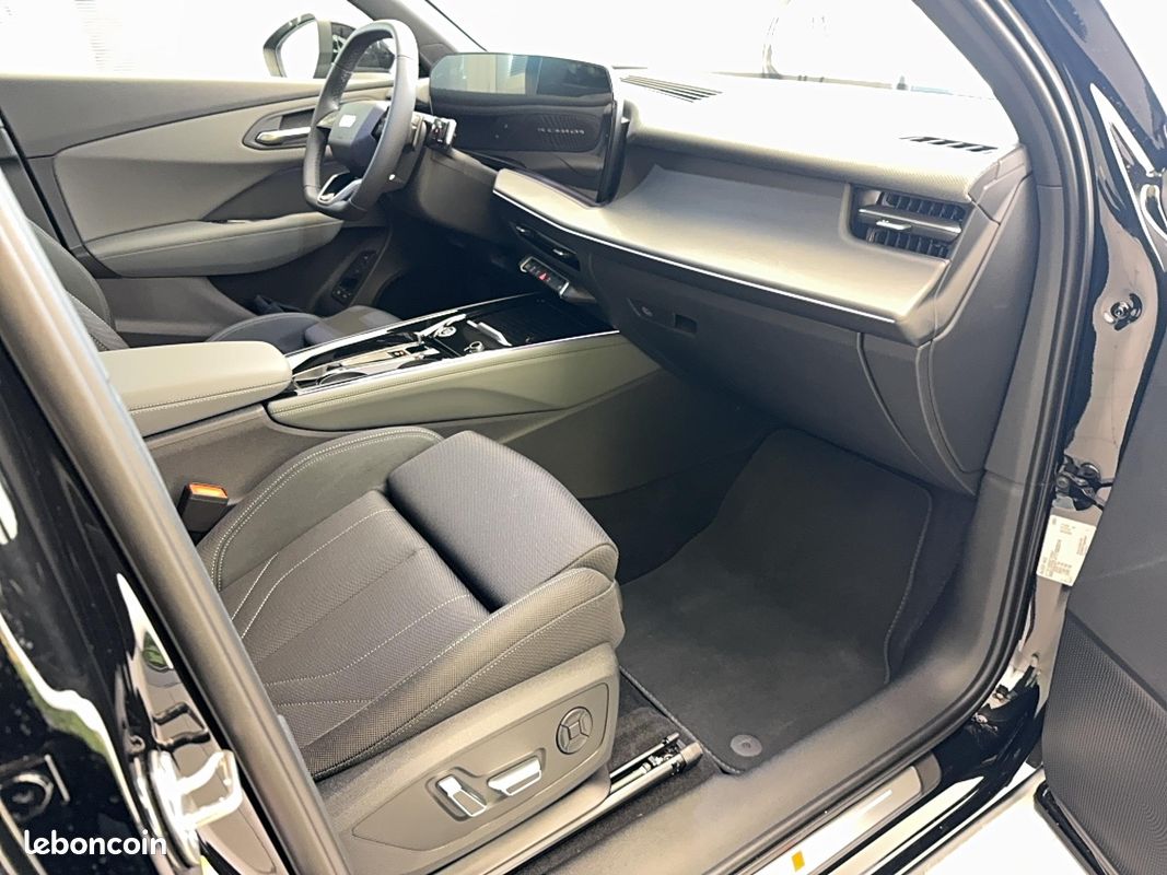 AUDI Q3 e-hybrid 272 ch S tronic 6 S line (image 14)