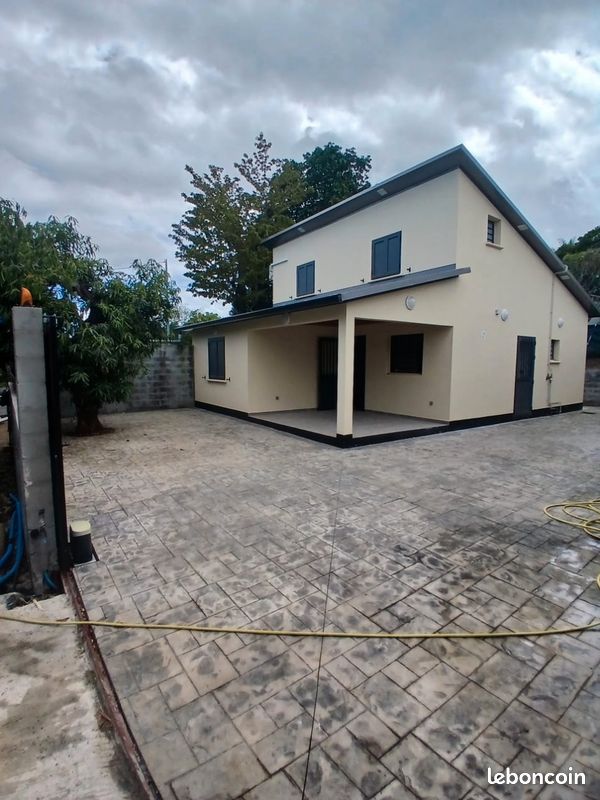 Maison 4 pièces 110 m² · à Saint-Louis · 110 m² · 1 300 €/mois