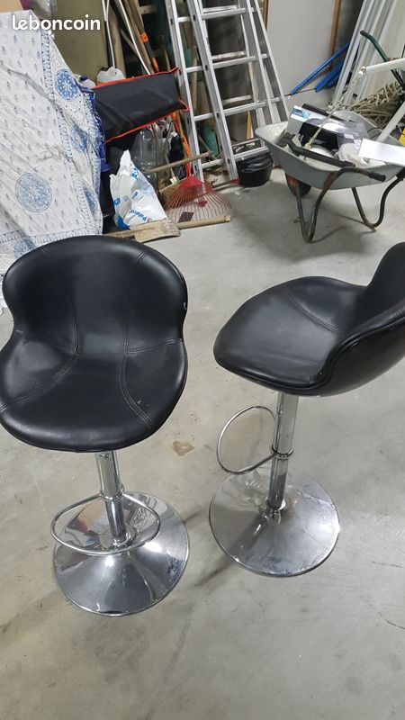 Deux chaises de bar (image 1)