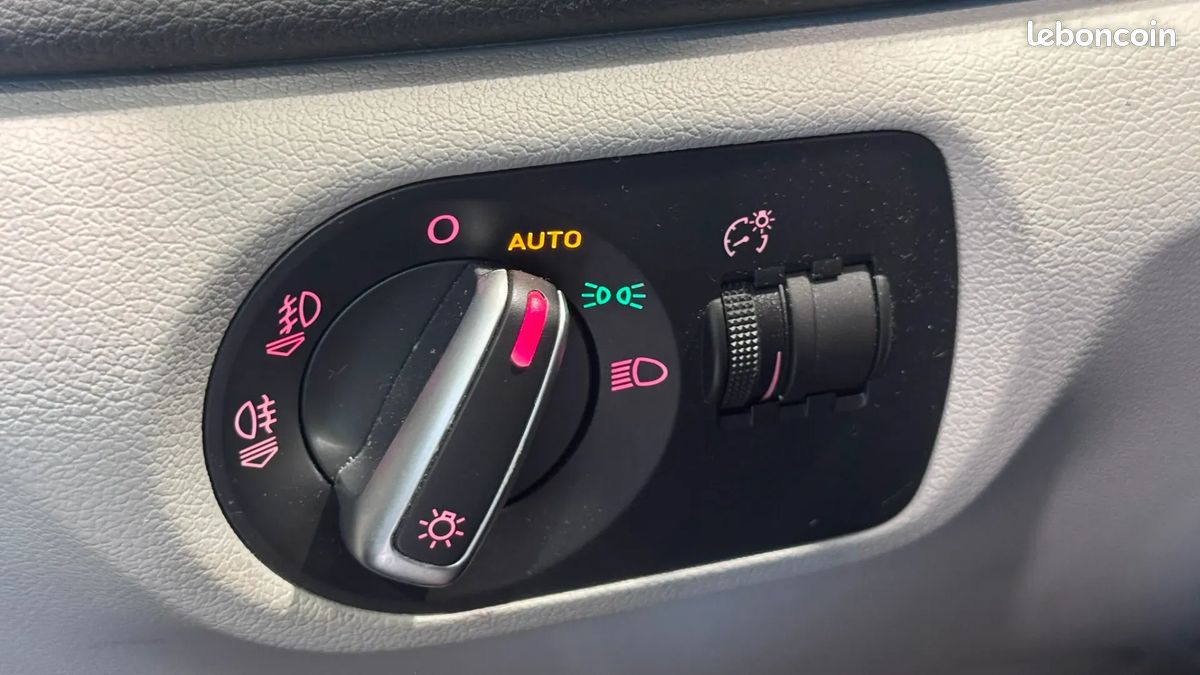 Audi Q3 2.0 TFSi 211ch Ambiente - Moteur à chaîne - Radar de recul - Climatisation bi-zones (image 22)