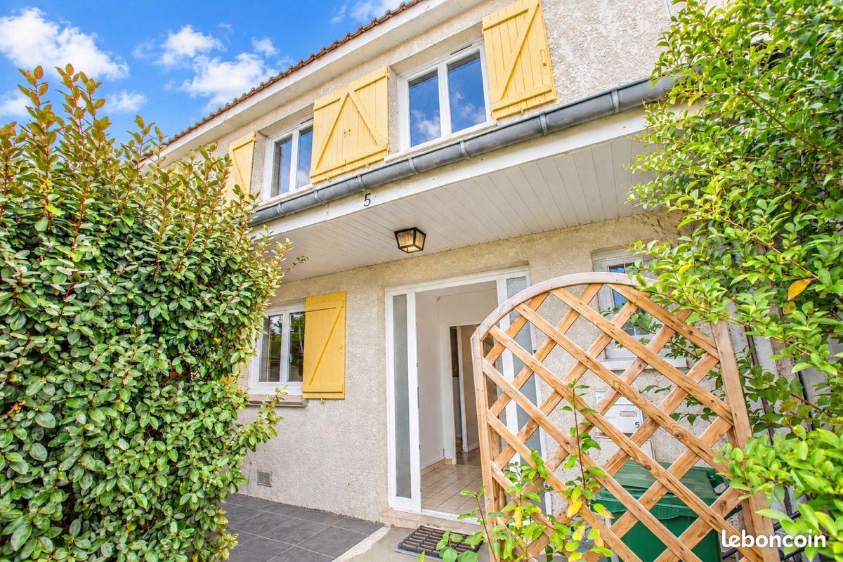 Maison 5 pièces 118 m² · au Mesnil-Saint-Denis · 118 m² · 335 000 €
