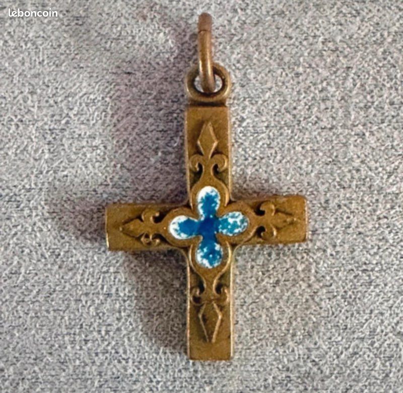Pendentif bronze émaillée Trèfle et fleur de lys Croix 3cm Dominical Piéchaud (image 1)