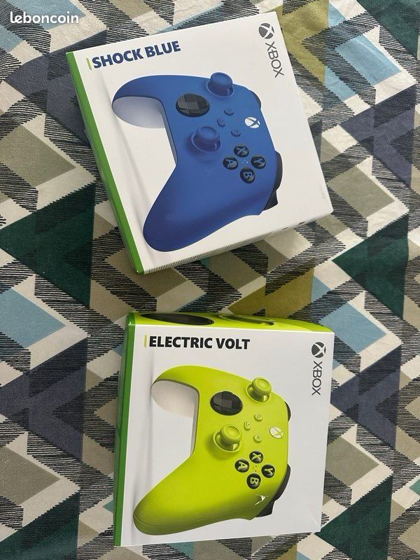 Lot de 2 manettes Xbox peu servi (image 1)