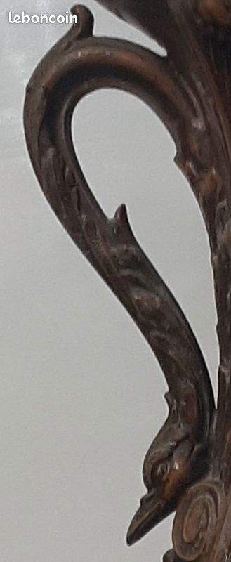 Vase en régule à tête d'angelot sur pied en marbre (image 3)