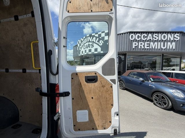 Volkswagen CRAFTER FOURGON VOLKSWAGEN CRAFTER 177 CV GPS TEL CAMERA DE RECUL VITRE ARRIERE Fourgon Business Line L4 H3 (21 243HT) (image 22)