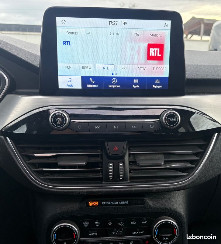 Ford kuga 2.5 duratec 225 ch hybrid fhev titanium toit ouvrant / pack hiver / entretien ford / attelage (image 23)