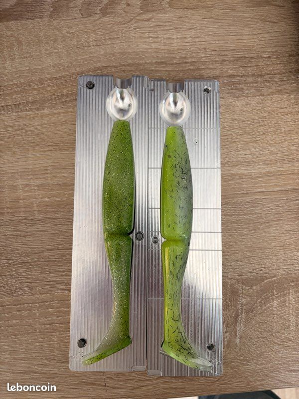 FatFish V35-2C Moule à appât en plastique souple pour leurres de pêche Do-It 9,9 cm