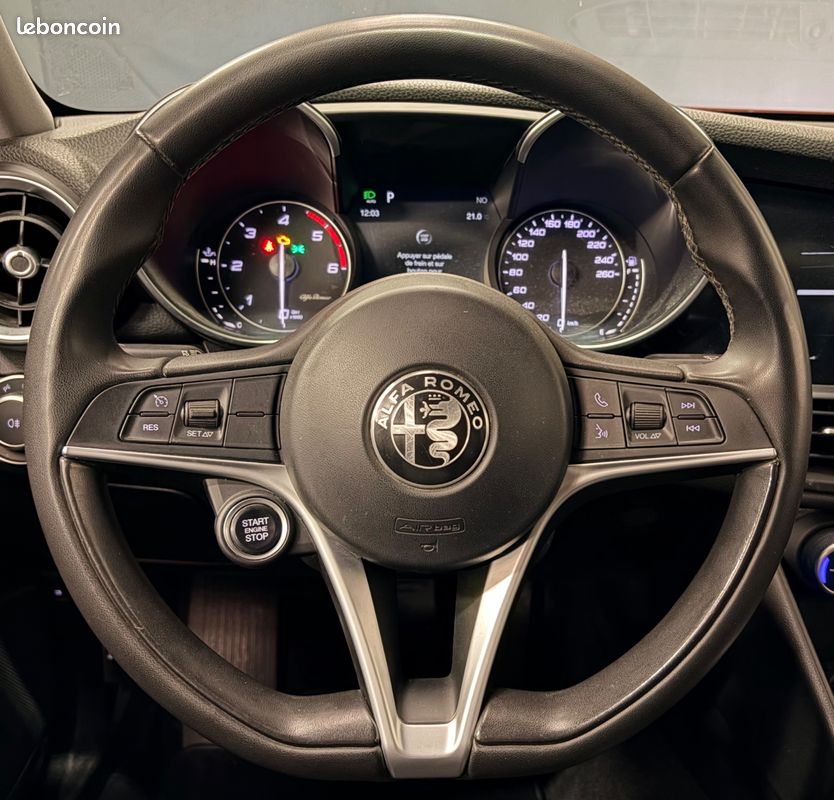 ALFA ROMEO GIULIA 2.2 JTDM 150 CH SUPER BVA + HARMAN KARDON + ATTELAGe (image 11)