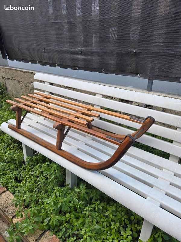 Luge ancienne (image 1)