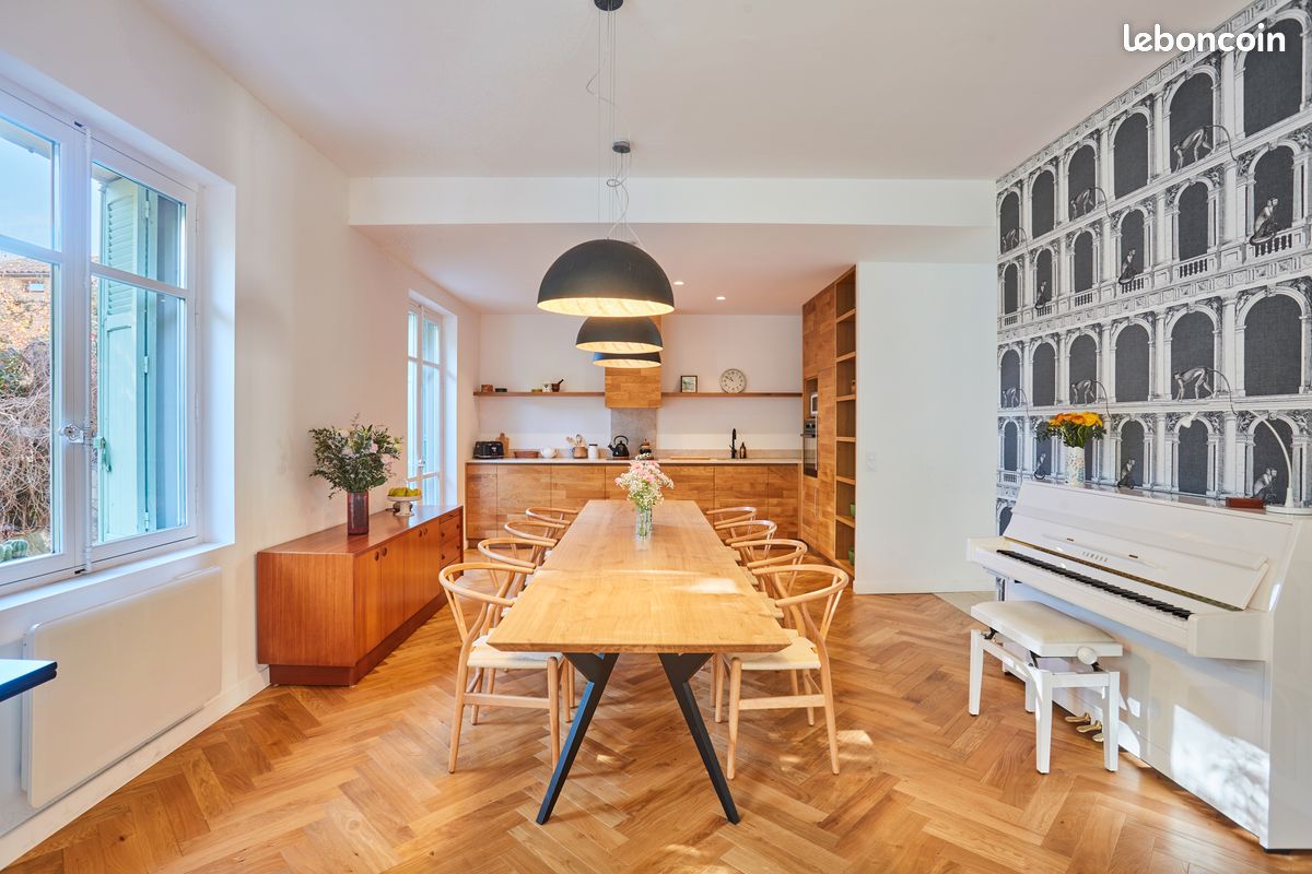 Aix centre-ville – Appartement familial T5 de 142 m² avec 2 parkings (dont 1 box), cave (image 1)