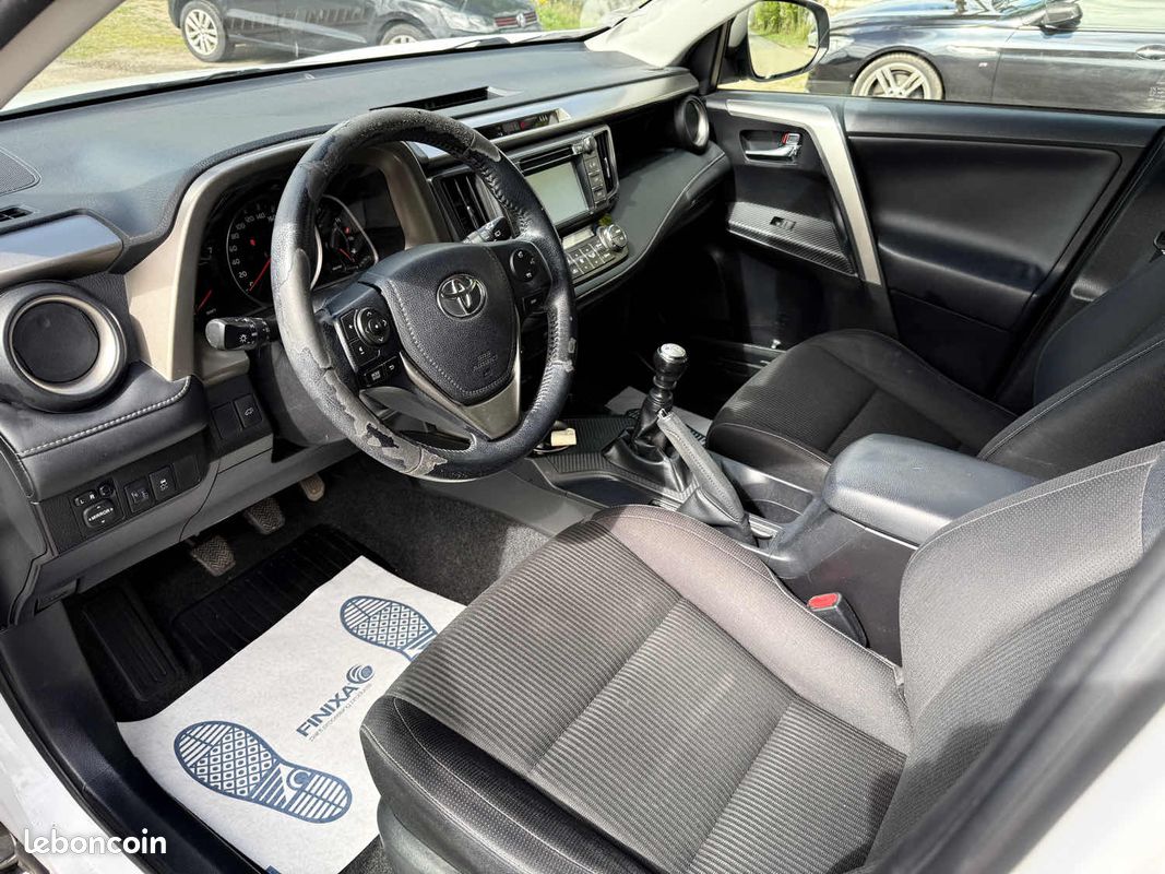 Toyota RAV4 2.0 D-4D 124ch Lounge – GPS – Caméra de recul – Chaîne – Révisé & Garantie 6 mois (image 16)