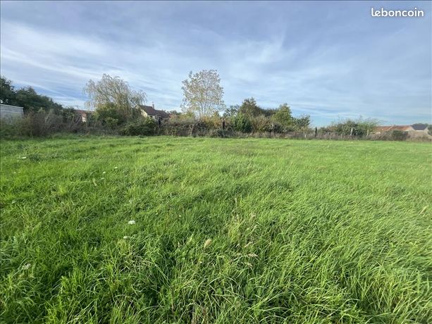 Terrain 2 049 m² Vaux