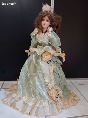 robe ancienne pour poupée Jumeau ou autre et sur-robe en tulle et sac