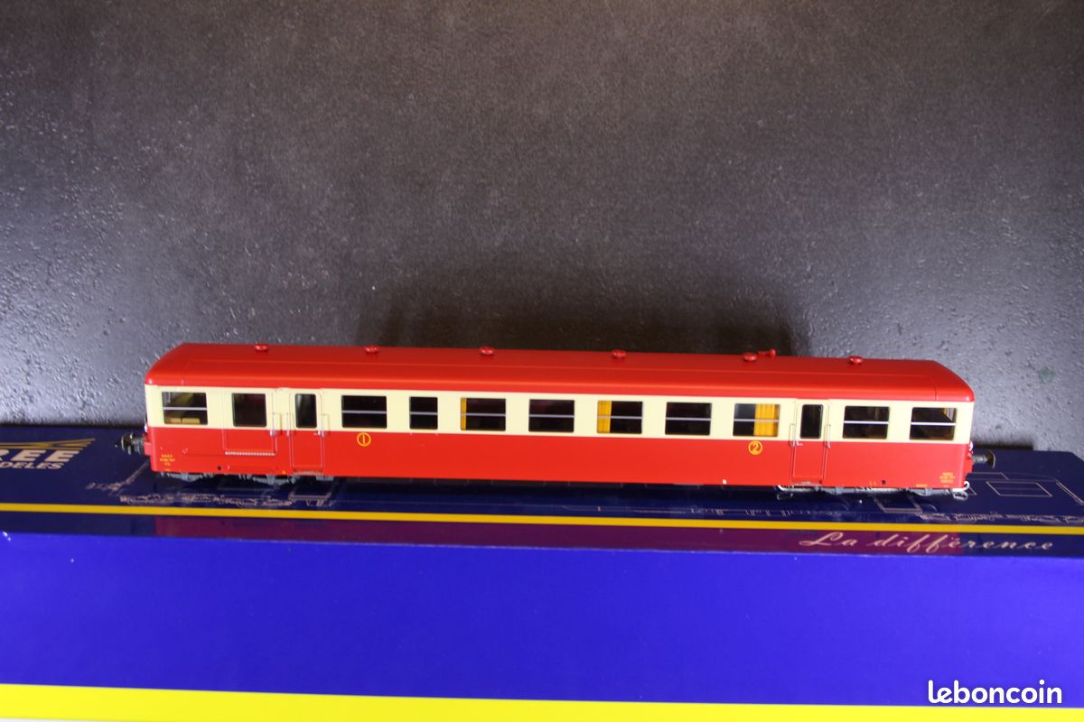 HO] : Remorque XR-7397 petit fourgon Rouge-Crème, Bordeaux, Ep. III