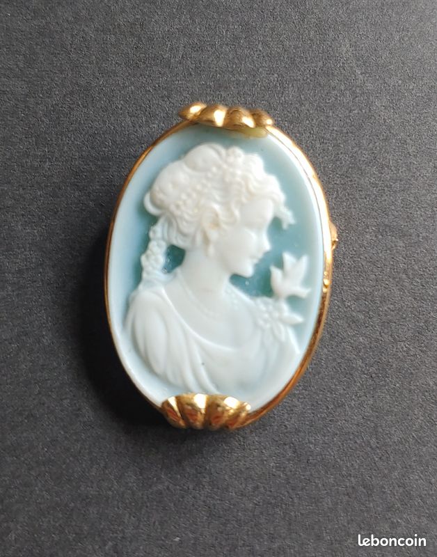 CAMÉE ANCIEN En Agate Du XIXe Siècle - Représentant Mars Ou Athéna - Pendentif Antique - Ivoire Sur Fond Sombre