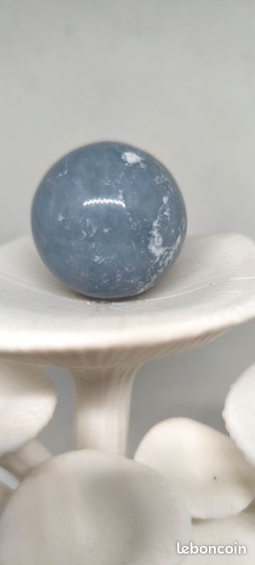 Sphère calcite bleue (image 2)