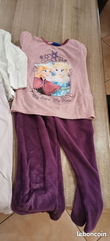 Lot de pyjamas reine des neiges 6 ans (image 2)