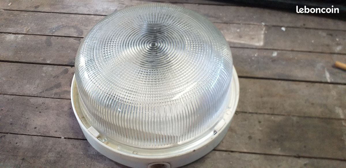 Luminaires sur pied, globes et projecteurs (image 2)