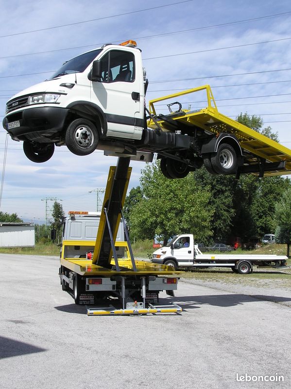 Dépanneuse IVECO EUROCARGO 120EL22P, neuf, long bras grues (image 1)