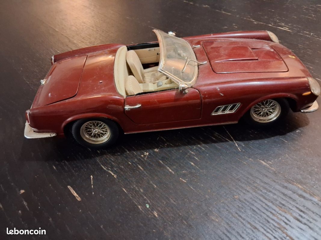 Ferrari 250 GT California Spider Hot Wheels 1/18 - Miniature Occasion
