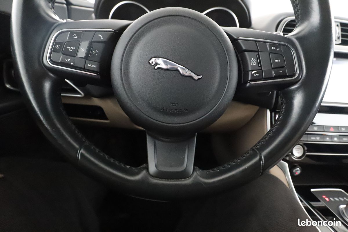 Jaguar XE 2.0d Prestige Auto 180 ch (image 15)