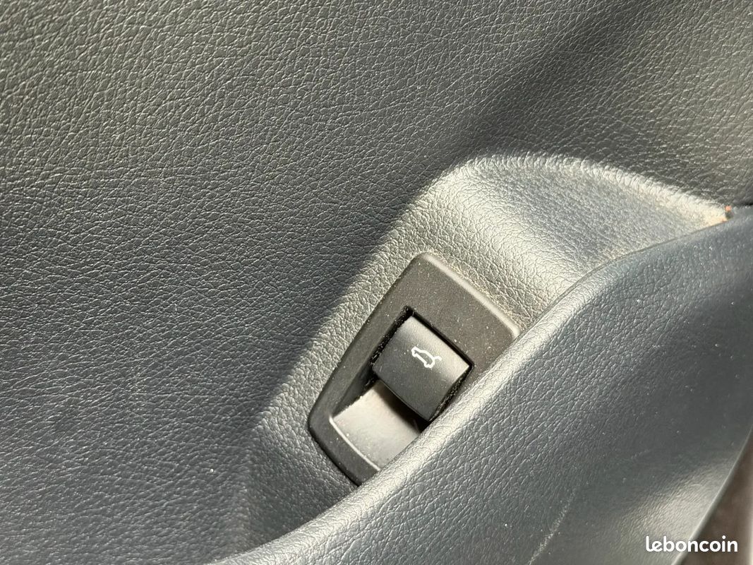 BMW Série 2 ActiveTourer 218d 150ch M Sport DKG7 - Origine France - Suivi BMW - Toit Ouvrant - Affiche Tête Haute - Sièges Electriques - Apple Carplay - Attelage (image 22)