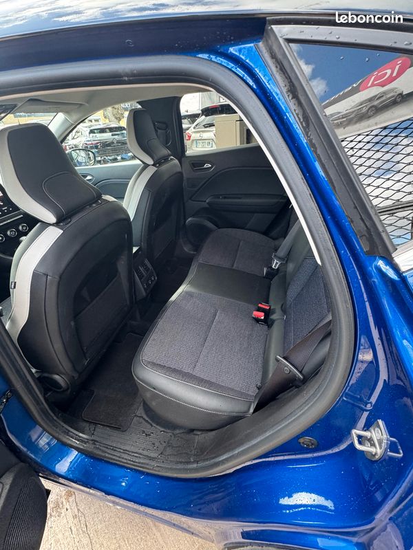 CAPTUR techno fast track E-Tech hybride 145 (image 9)