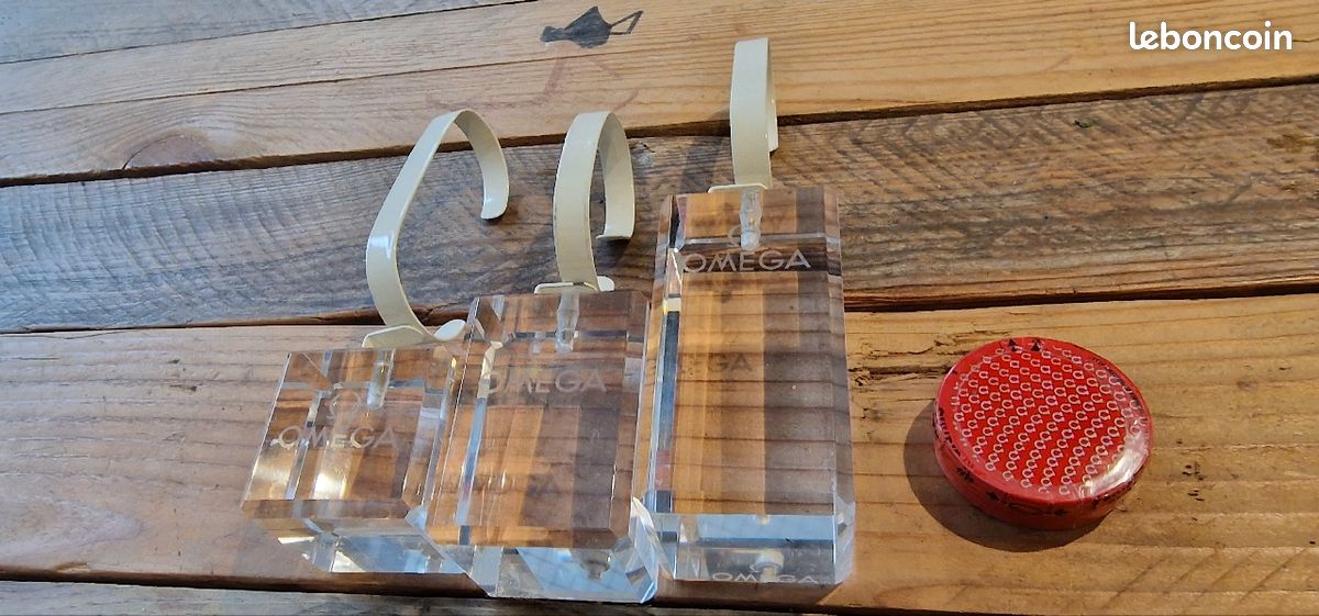 Lot de 3 plots supports présentation montre omega - Montres & Bijoux