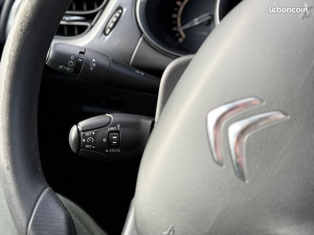 Citroën C3 1.4 HDi 70ch Attraction Pack - GPS - Bluetooth - Révisée & Garantie 6 mois (image 24)