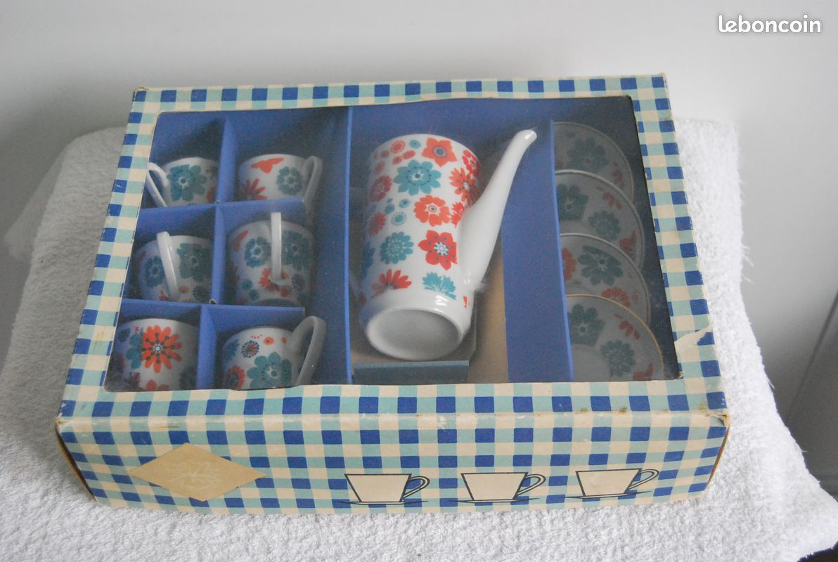 Ancienne Petite Dinette En Porcelaine Avec Sa Boîte - Années RDA - Occasion