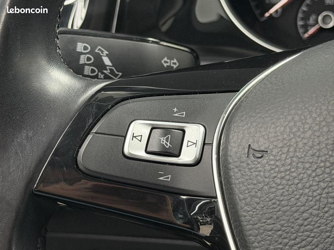 Volkswagen Golf 1.5 TSI R-Line Highline | 150 ch BVM Sièges chauffants Phares LED Apple CarPlay/A... (image 19)