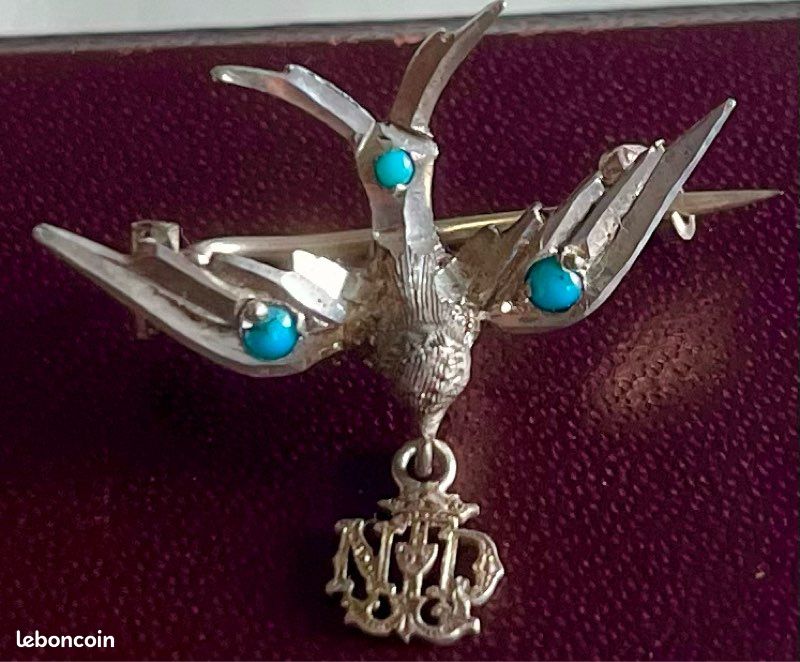 Broche En Argent Jolie Et Vintage - Couleur Argenté, Occasion En Bon état