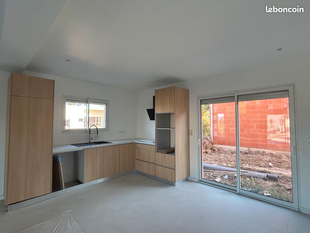 Maison 4 pièces 120 m² · à Saint-Médard-d'Eyrans · 120 m² · 1 500 €