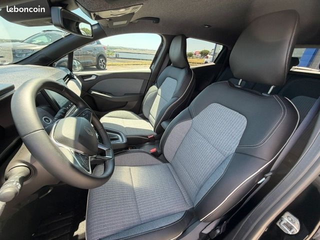 Renault CLIO V 1.6 E-TECH 145CH FULL HYBRID TECHNO (image 10)