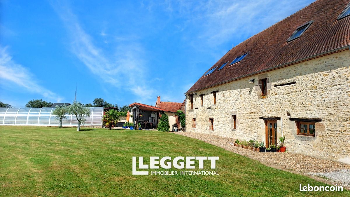 Maison 11 pièces 605 m² · à Lurcy-Lévis · 605 m² · 799 000 €