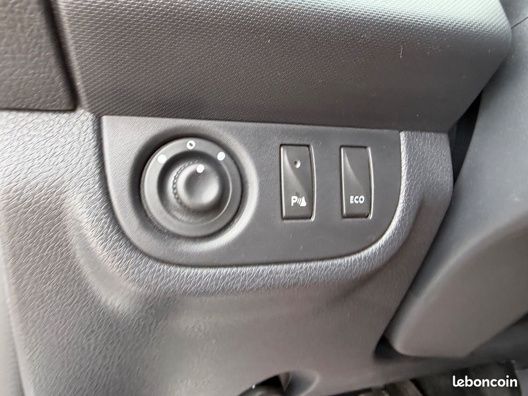 DACIA SANDERO 1.5 dCi 90 FAP Lauréate (image 28)