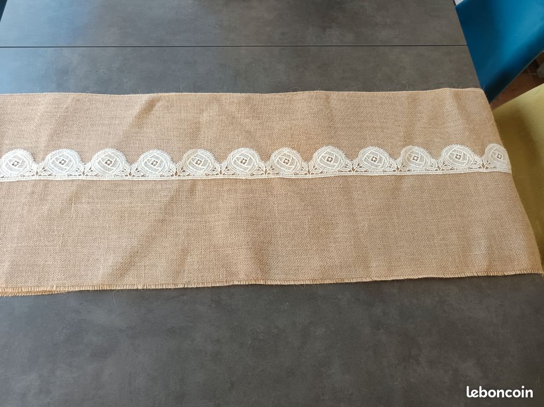 Chemins de table pour mariage en toile de jute (image 1)