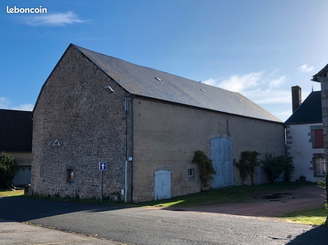 Soumans: loue espace stockage important au centre bourg · 250 €