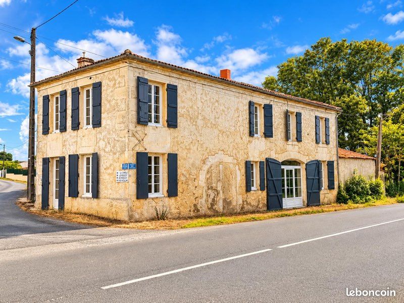 Maison 7 pièces 180 m² · à Burie · 180 m² · 970 €/mois