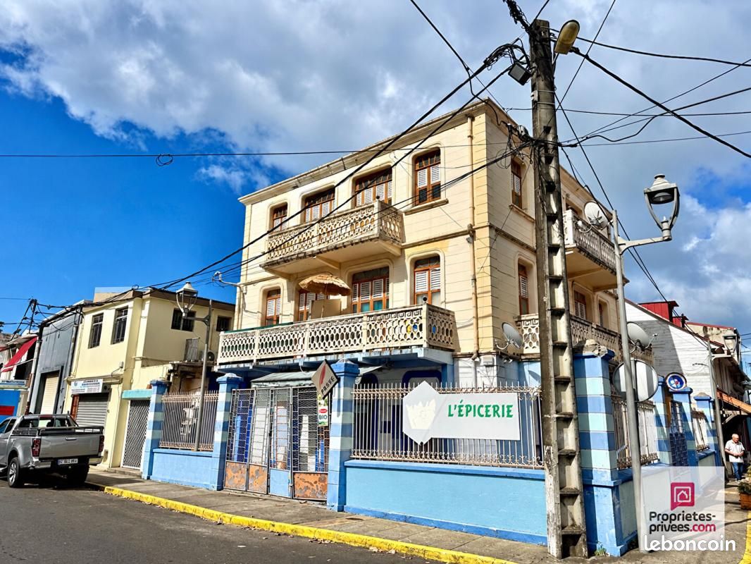 Maison 8 pièces 254 m² · à La Trinité · 254 m² · 397 000 €