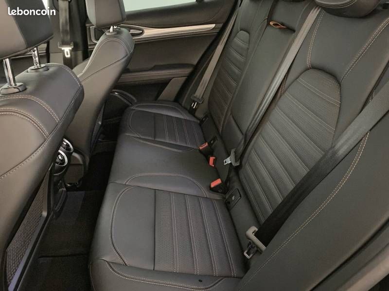 Alfa Romeo Stelvio 2.2 160 ch AT8 Intensa (image 10)