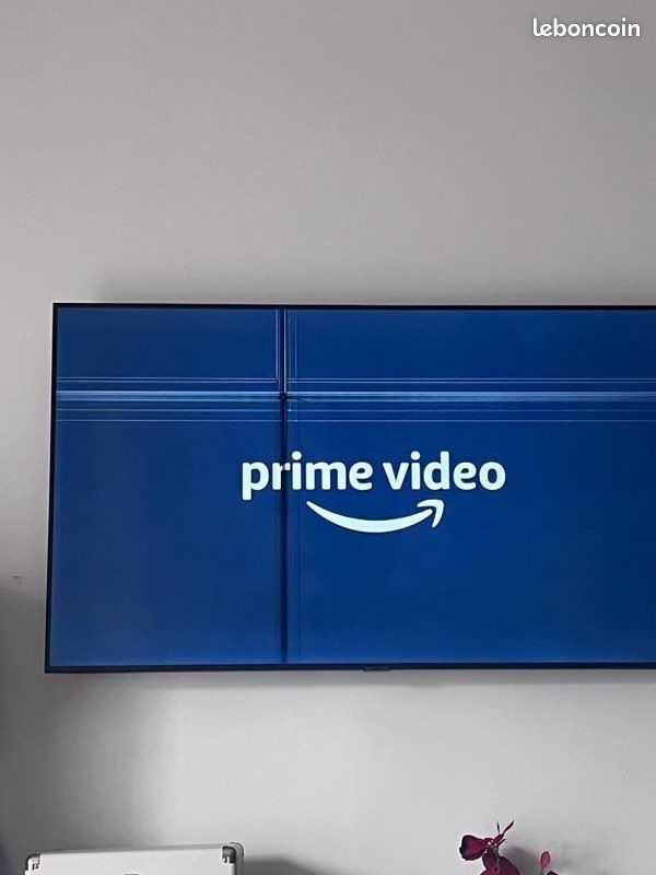 TV Samsung 55” UE55AU7105 – Pour pièces (dalle cassée) (image 1)