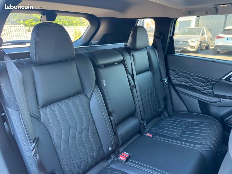 Mitsubishi Outlander PHEV Instyle 4WD (image 12)