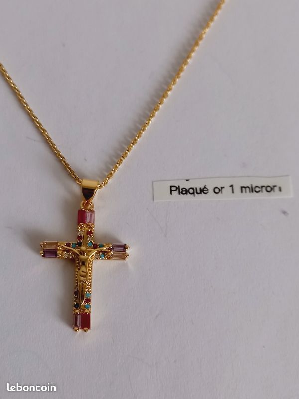 Pendentif Croix Jésus En Métal Doré Avec Agate - Parfait état - Longueur 6,2 Cm