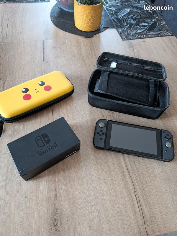 Nintendo Switch classique noire + accessoires – Comme neuve (image 2)