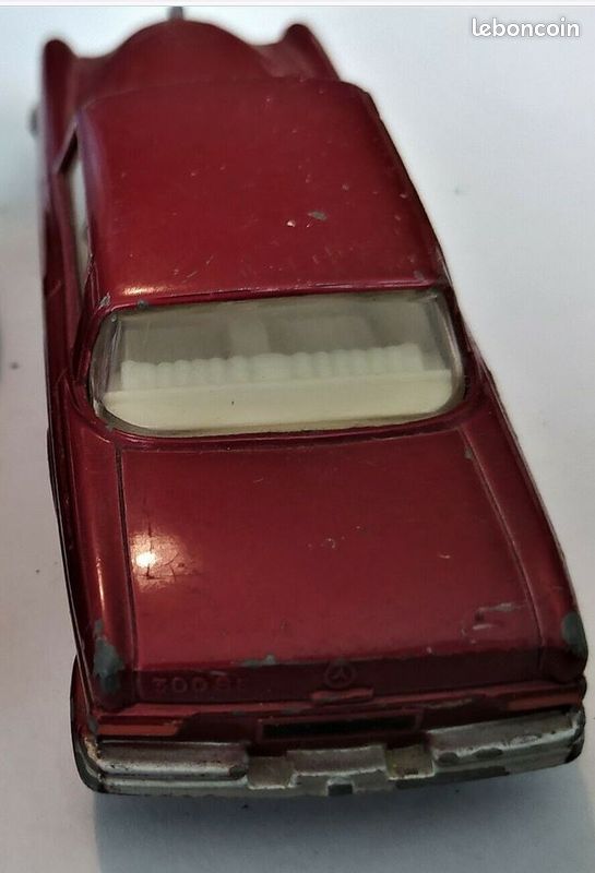 Mini voiture de collection jouet ancien Plymouth Dinky (image 3)