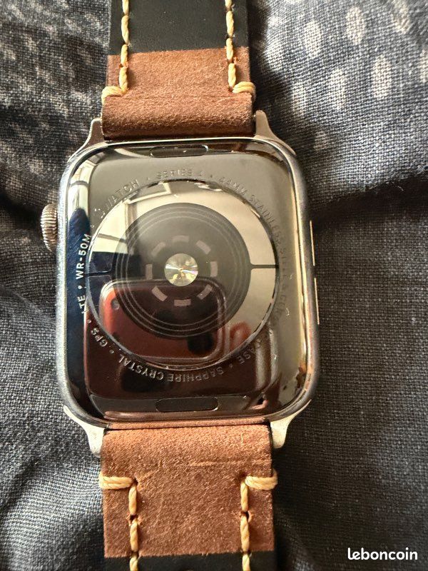 Apple Watch Series 4, saphir 44mm avec facture d’achat de 849 modèle 2018 (image 3)